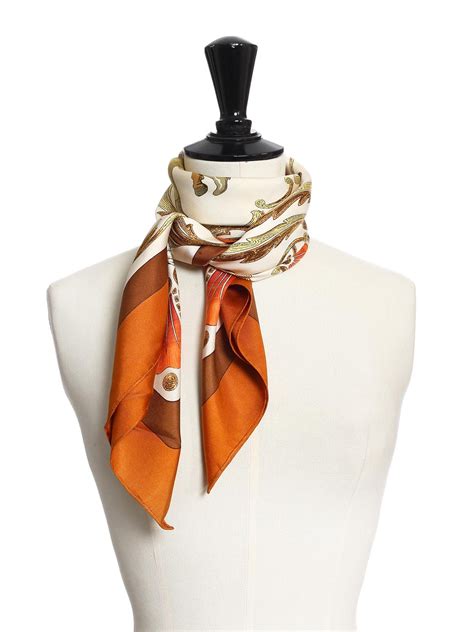 foulard carré Hermes paris